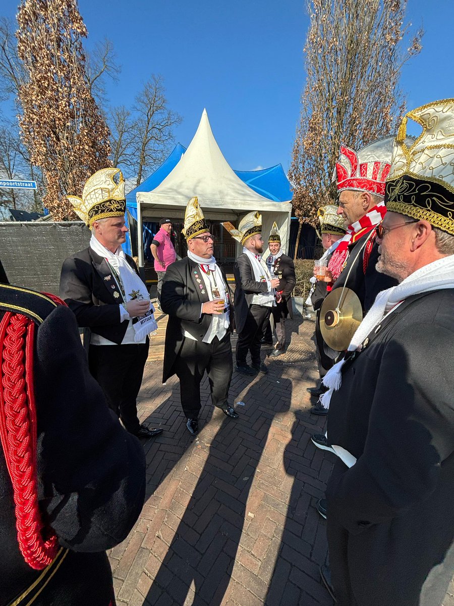 De laatste jaren niet vaak vrij in het weekend, nu lekker weer een keer “thuus” komme bij <a href="/Waskupen/">d'Olde Waskupen</a> en bietje
bi-jpraoten 👍 #alaaf