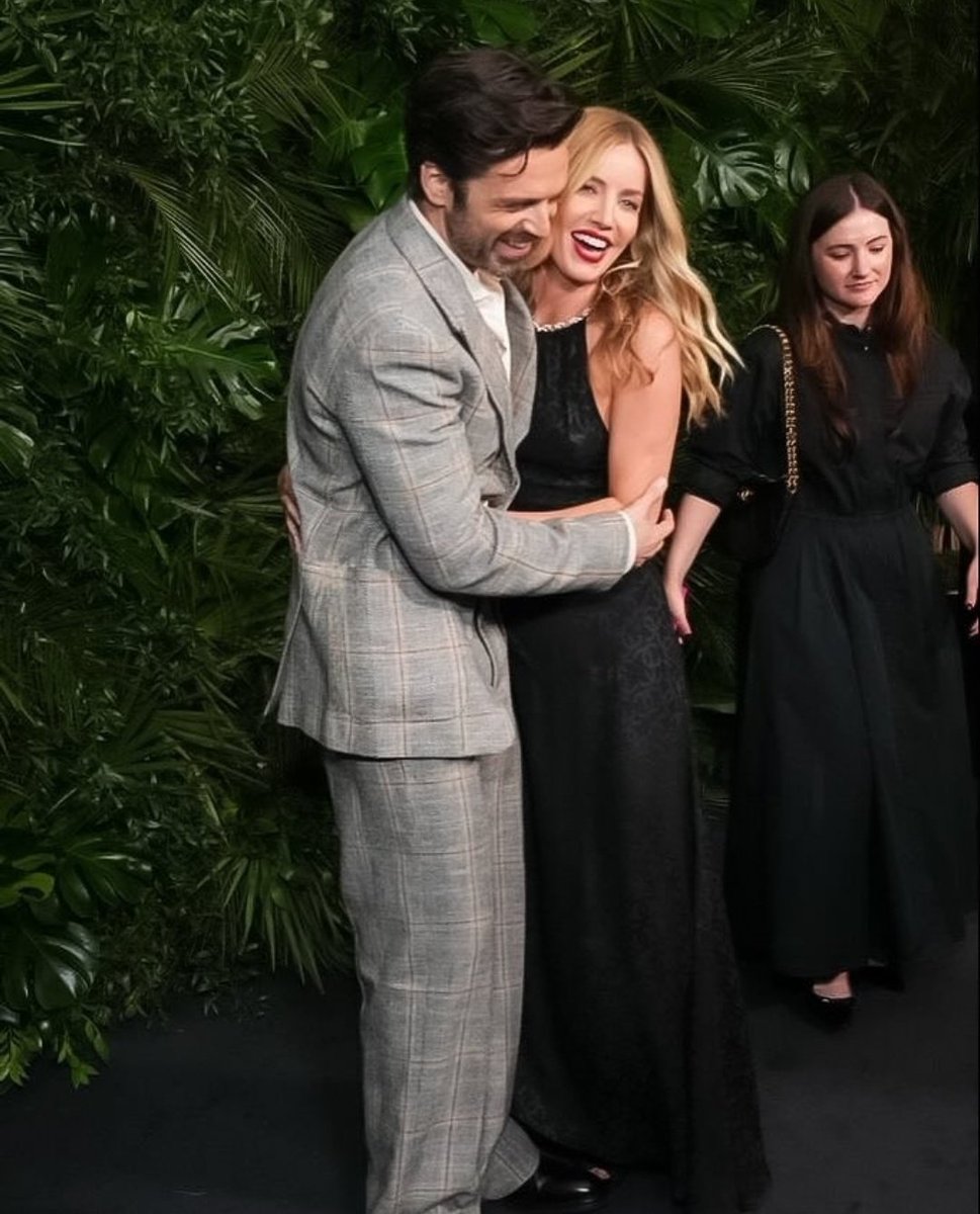 portalsebstan's tweet photo. 📸 | sebastian stan and his girlfriend annabelle wallis in a tickle attack 💙🤏🏻 https://t.co/nXMUg2B4mq
