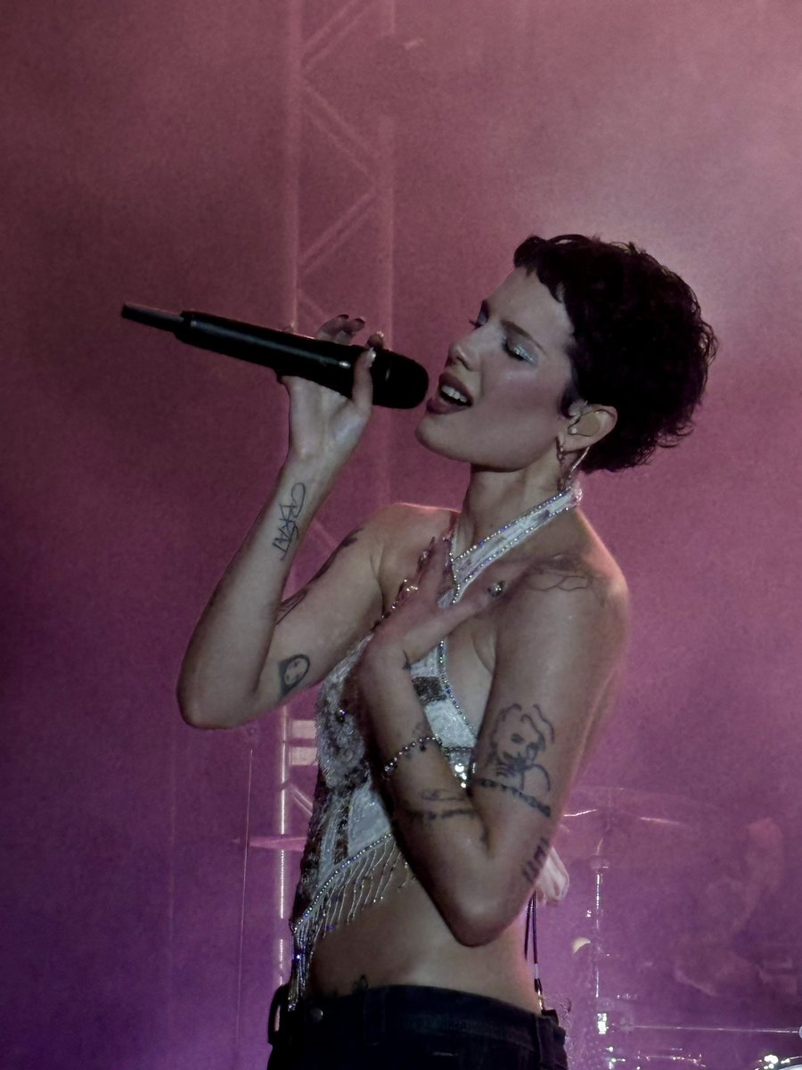 nicebitchdarlin's tweet image. morning everyone!! 
#safeword #halsey