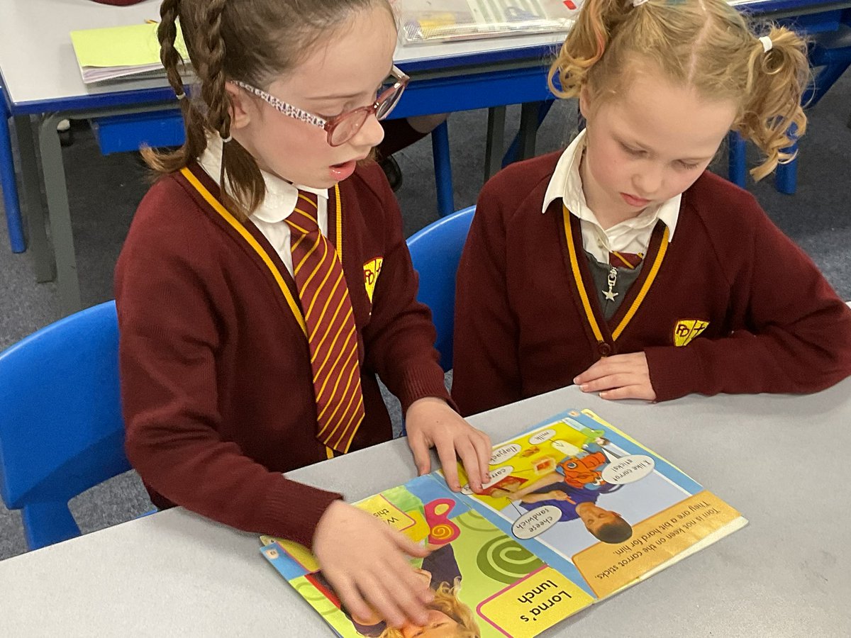 PDA_Y2's tweet image. Developing our reading skills with our partners. #pdaenglish #pdareading