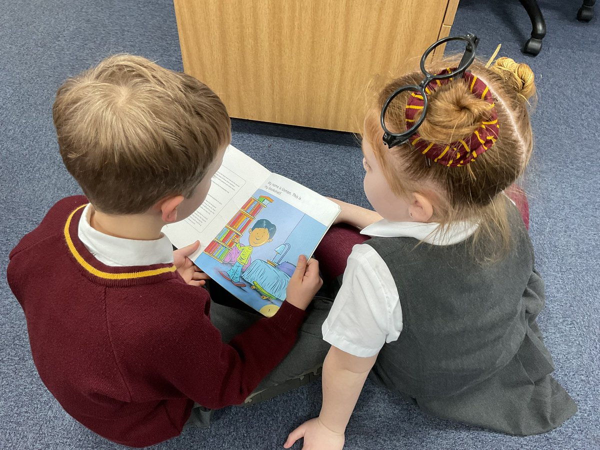 PDA_Y2's tweet image. Developing our reading skills with our partners. #pdaenglish #pdareading