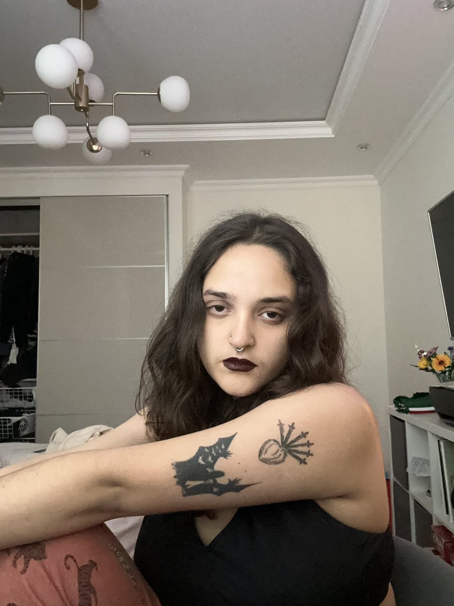 polina, back off 🦇 tweet media