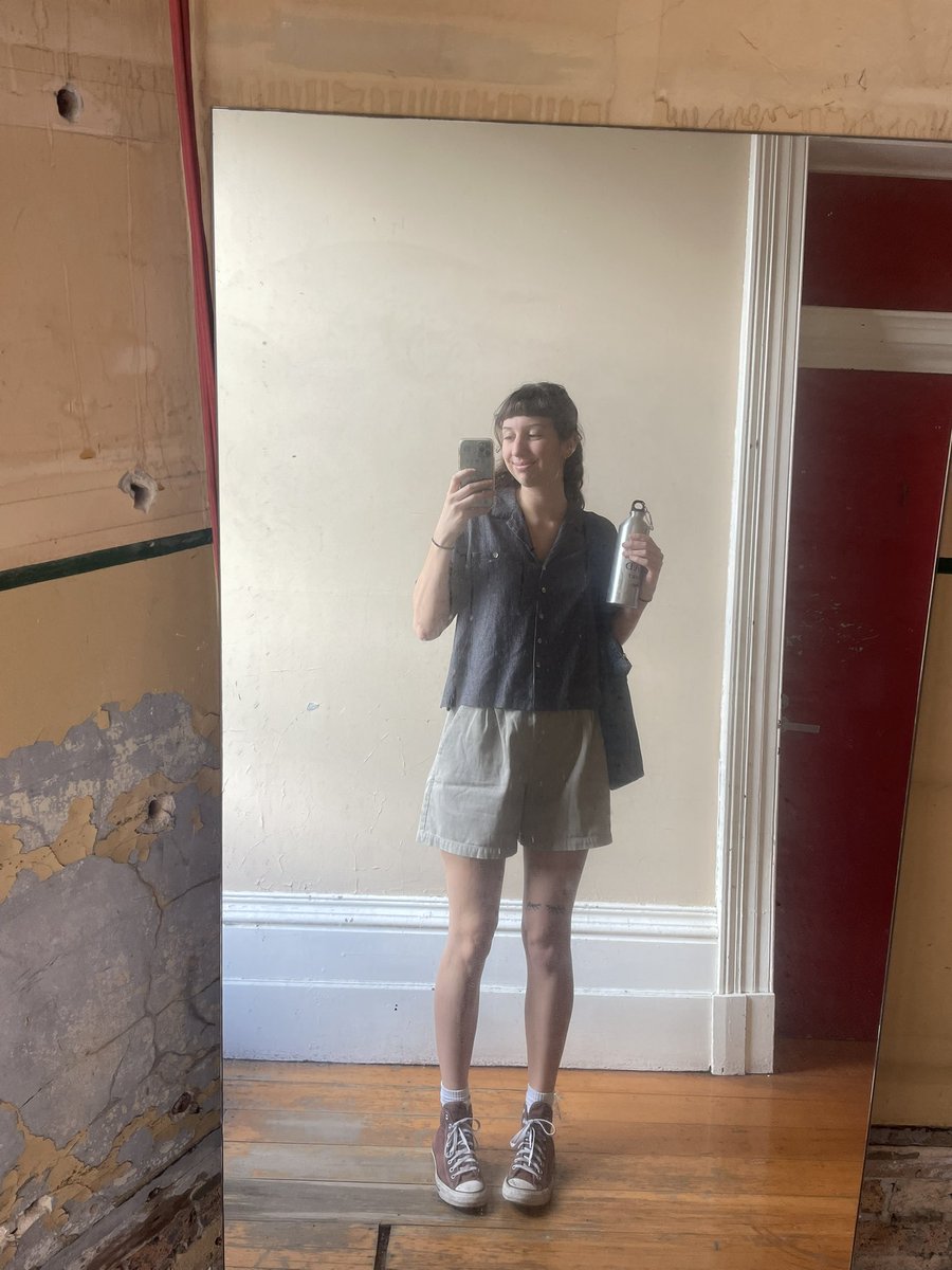 greenbeansgab's tweet photo. goodbye to this mirror in my Airbnb <\3 https://t.co/igsUtY5he1