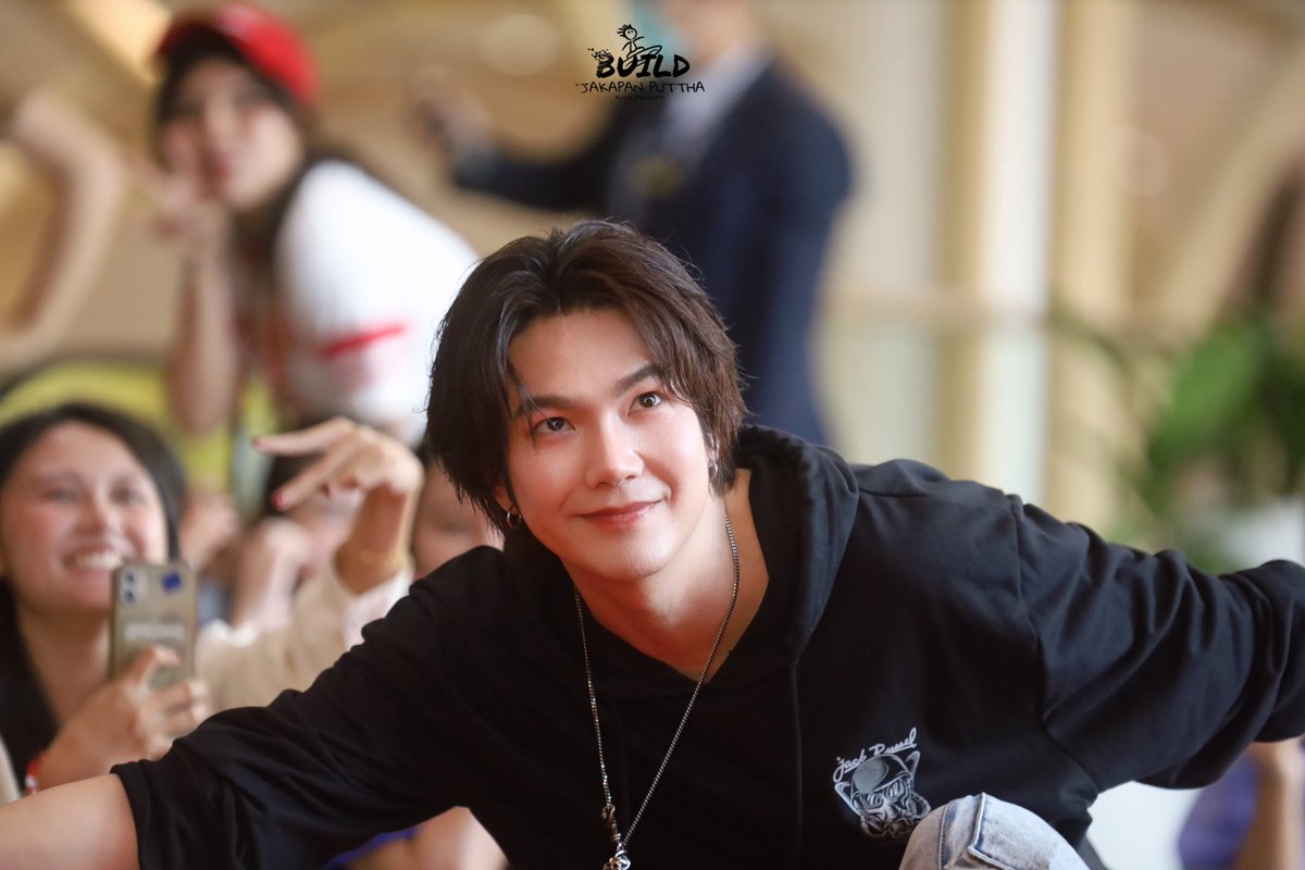 Build_FamilyFC's tweet image. วันนี้ขอบคุณทุกคนมากๆเลยนะค้าบบบ พลังรักของทุกคนรับรู้ได้เลยว่ามันยิ่งใหญ่มาก รักน้าาาเลิฟ เลิฟ ⚡️✨💙🫶🏻

BUILD WEARS JACK RUSSEL
#JackRusselxBUILD
#BuildJakapan @JakeB4rever 
#Beyourluve