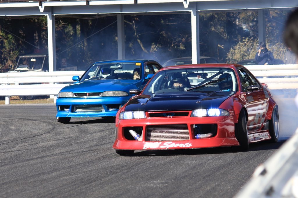 国家試験がひと段落して、
有給取れたんで33走見に行きますー

雨みたいですが。
何か要るかなー。