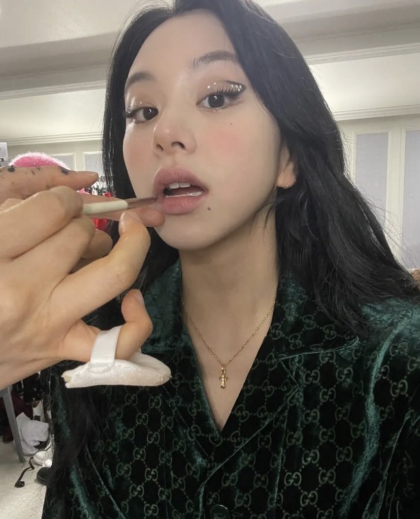 cha1e_0's tweet photo. 이때 아이라인 은근 조앗어 잘어울림이 https://t.co/Zj3J51brQB