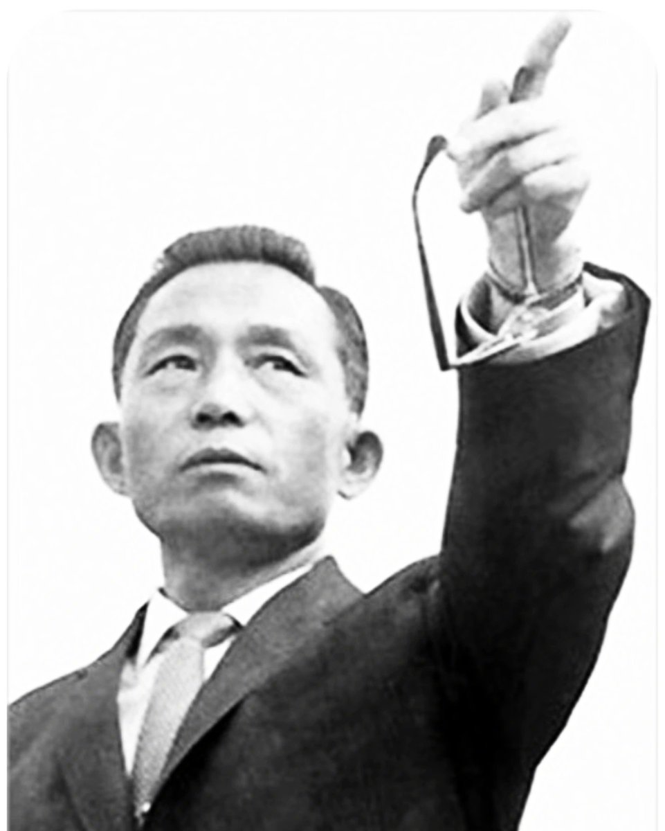 계엄령은 
대통령의 통치수단으로 계속 유지가 되어야 한다.

대한민국을
더 나은 나라로 만들기 위해
노력하는 국민들이
편을 나누어도 죄가 없다.

연예인들의 입김이
아무리커도
그들에게 죄를 물을 수 없다.

국민들을
바티칸시국민 우치에서
대한민국 국민으로 만든
이중국적은 위헌이다.