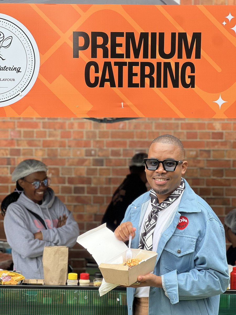 SenzOw_'s tweet photo. Faces Of Premium Catering ๐ฑ ๐ณ๏ธโ๐
๐
: Queertopia ZA
๐: Constitutional Hill, Johannesburg
#queertopiaza #othervillagepeople #LGBTQ https://t.co/crQjfINvek