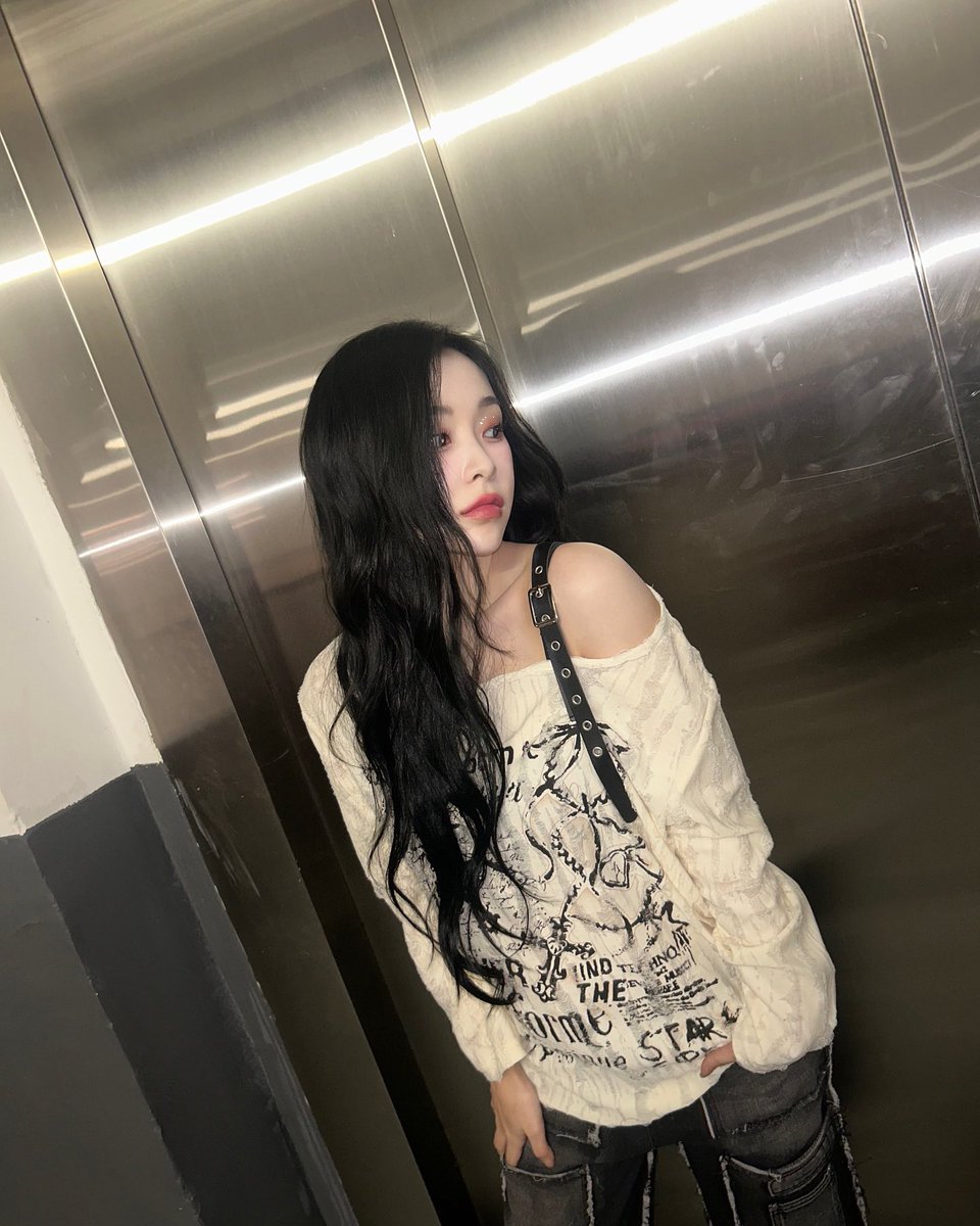 🦊fox._.zzlo_ instagram 

Macau 찡구 썸냐 짱❤️‍🔥

#GAHYUN #가현 #Dreamcatcher #드림캐쳐