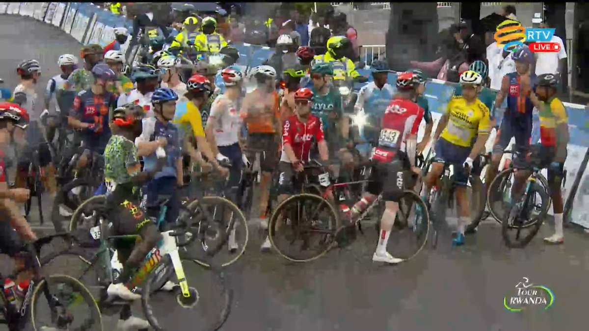 L_Arsene14's tweet image. Stage yanyuma ya Tour du RWANDA ntishojwe bitewe numuhanda wanyereye kubera imvura,nibara gusa sagashya ko mumagare basiganwa Race ikaneterarizwa kubera impamvu Runaka 

🇵🇹 #voltaaoalgarve ibera muri Portugal yegukanywe na Jonas Vingegaard kucyumweru hashize stage yayo ya 1....