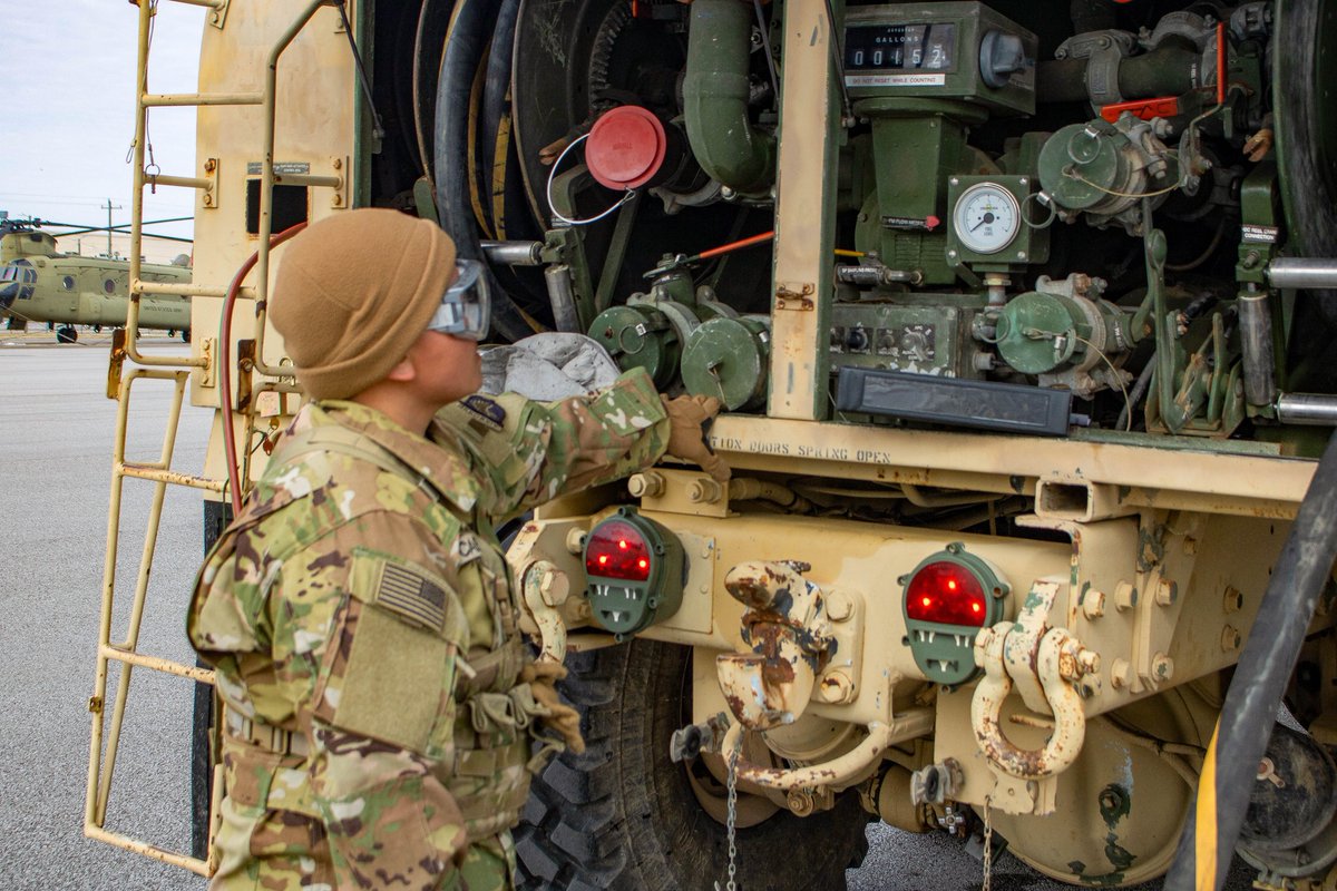 FORSCOM 🇺🇸 (@forscom) on Twitter photo #Soldiers assigned to <a href="/101stLifeliners/">101st_Lifeliners</a>, <a href="/101stAASLTDIV/">101st Airborne Div.</a> are sharpening their skills during Operation Lethal Eagle 25.1 as they conduct Forward Arming and Refueling Point (F.A.R.P.) certification, field feeding operations, and staff planning exercises.
.#Readiness #Army250 <a href="/USArmy/">U.S. Army</a> #Soldiers assigned to <a href="/101stLifeliners/">101st_Lifeliners</a>, <a href="/101stAASLTDIV/">101st Airborne Div.</a> are sharpening their skills during Operation Lethal Eagle 25.1 as they conduct Forward Arming and Refueling Point (F.A.R.P.) certification, field feeding operations, and staff planning exercises.
.#Readiness #Army250 <a href="/USArmy/">U.S. Army</a>