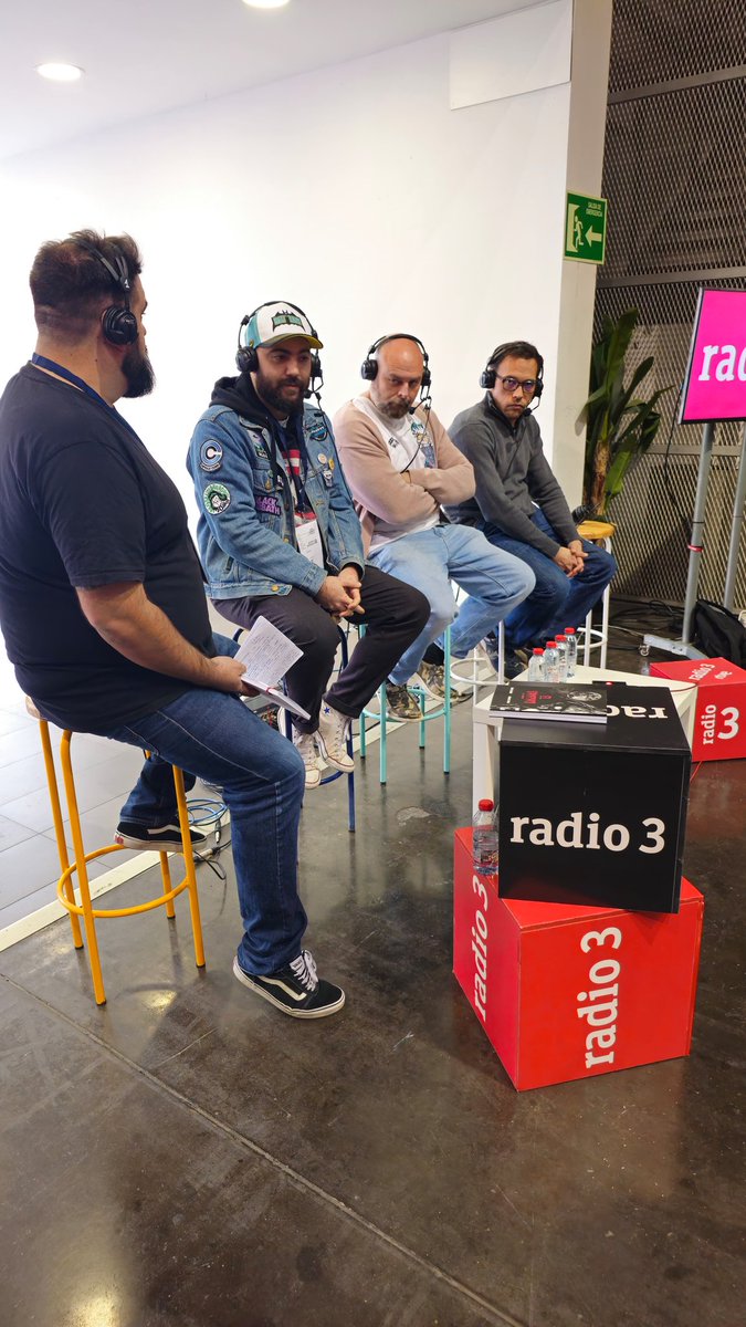 🚨 Repetimos desde el <a href="/SalonComicVlc/">Salón del Cómic y del Manga de Valencia</a>

⏰ Desde las 16:00

🗺️ En la entrada del pabellón 7

👺 Hablaremos con <a href="/Saliendodemi/">Fidel De Tovar</a> y <a href="/senseidani/">SENSEIDANI 🦊 COMMISSIONS OPEN 🎨</a> de manga hecho aquí. También de Cosplay 👘

📻 En <a href="/radio3_rne/">Radio 3</a> 

¡Vente!