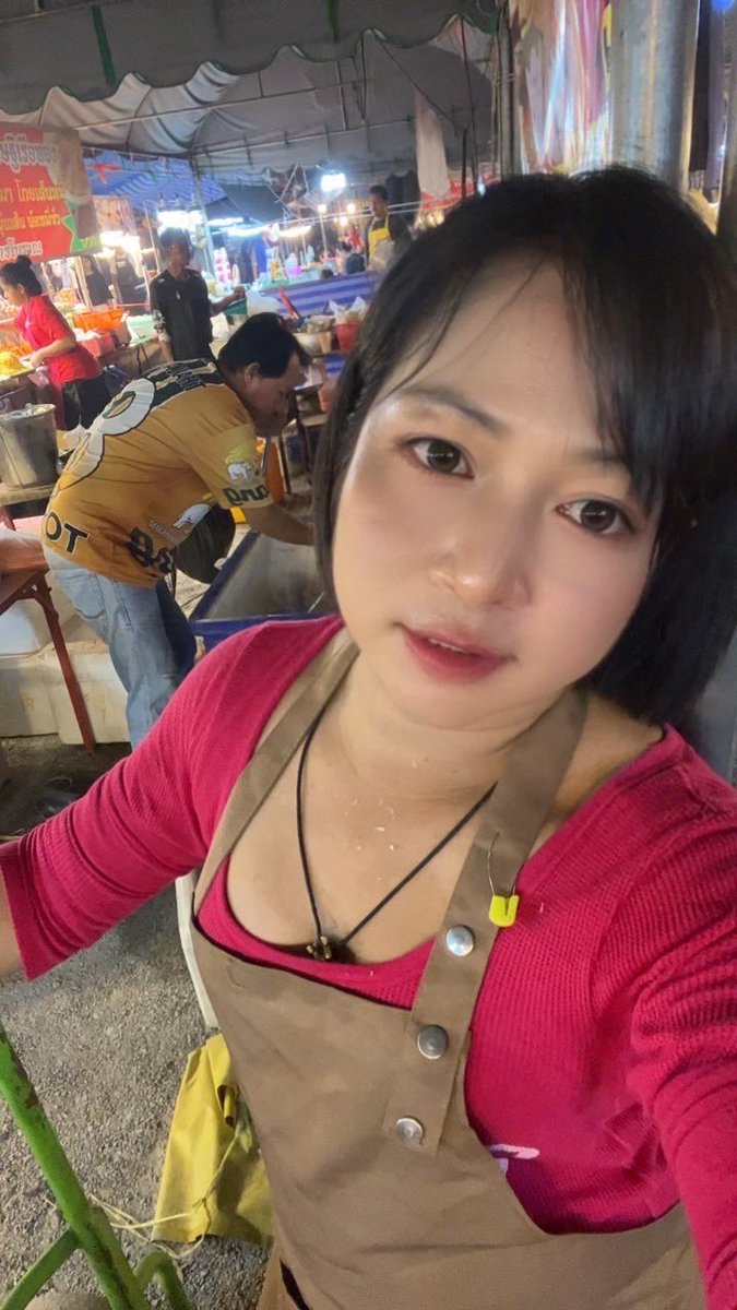 gift25333's tweet photo. สีปากส่งหน้า   หน้าส่งชุด   ชุดส่งคน     คนส่งแก๊ส     เราเหมือนคนส่งแก็สมาก  #วัดบ่อกรุ #เดิมบางนางบวช https://t.co/3Fe9X7v4tN