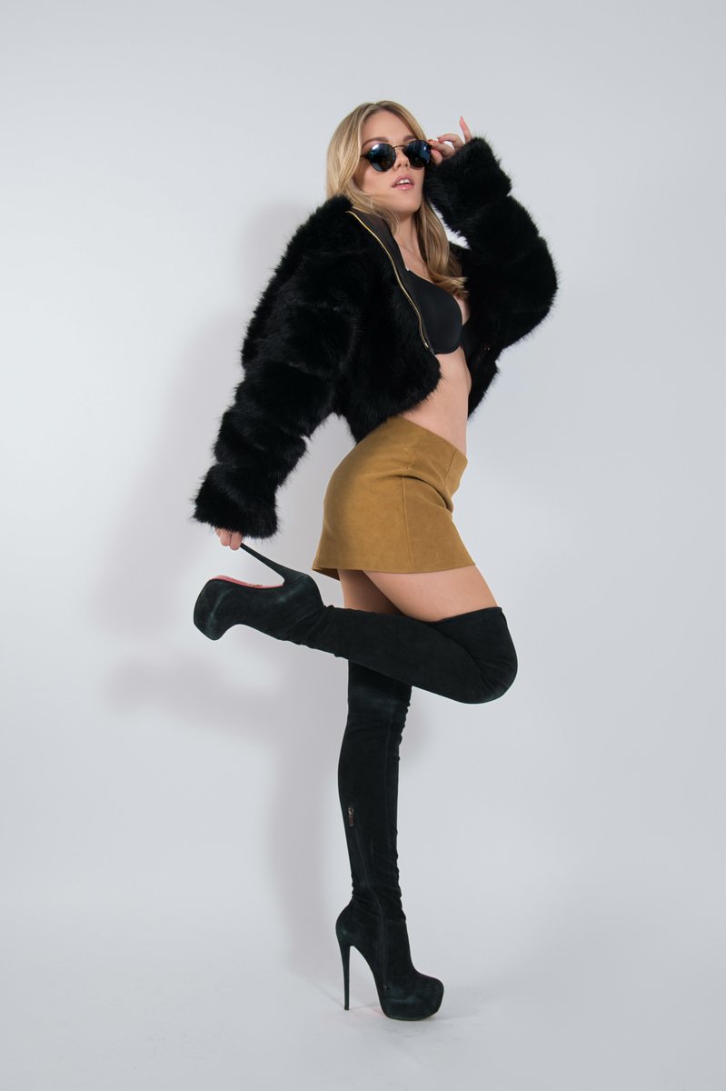 Amazing Jade dressed for spring now!! <a href="/jade_jadoree/">Jade Jadoree</a> 
Photos by <a href="/vincentdelinckx/">Vincent</a> 
published in  <a href="/ManyVids/">ManyVids</a> 
you can also find movies of Jade with <a href="/Borisxxx4/">Borisxxx</a>  in 
manyvids.com/Profile/526150…