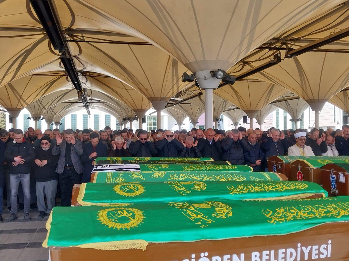 Türkiye Haber-İş Sendikası 
Genel Başkan Yardımcımız Sayın Tagi İŞ
2 Mart Pazar günü öğle namazına müteakip kılınan cenaze namazı sonrasında, Karşıyaka Mezarlığı'na defnedilmiştir.

Teşkilatımıza, ailesine ve sevenlerine baş sağlığı diliyoruz.

Ruhu şad,mekanı cennet olsun.