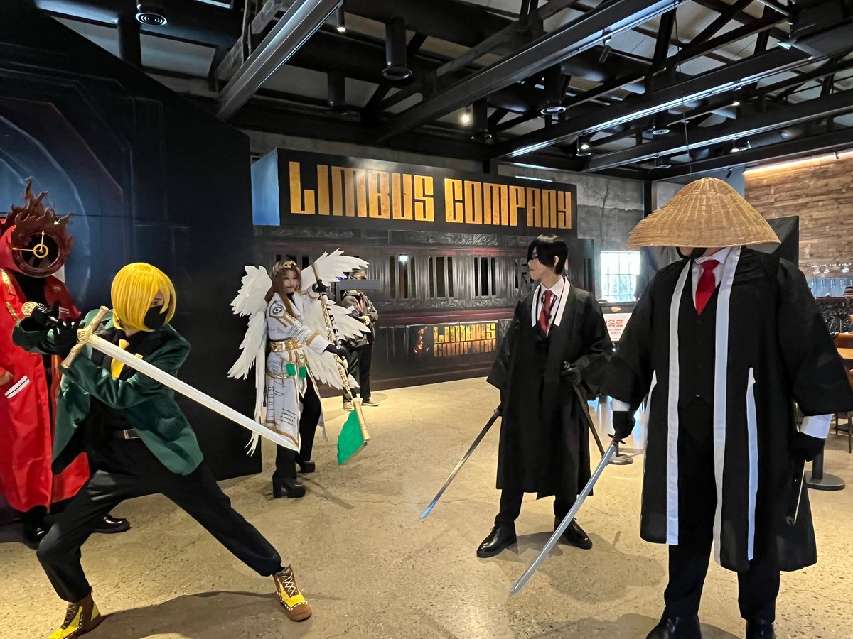 lub4590's tweet image. 돈키: 검계나리들!!! 한번 겨뤄보지 않겠는가?!

로쟈: 응? 꼬맹이 뭐하는거야? 나도끼어야지 :)

단테: 얘들아.... 거던가서 싸워...

검계코스어분들: @BigDrum0520 @S2ung_gil 
단테:@mineon245 
로쟈:@P_lanz_