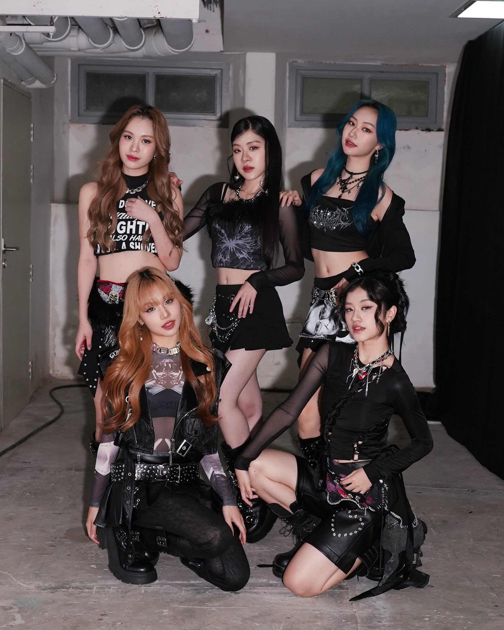 GlCd2Z9aIAETF0m?format=jpg&name=4096x4096