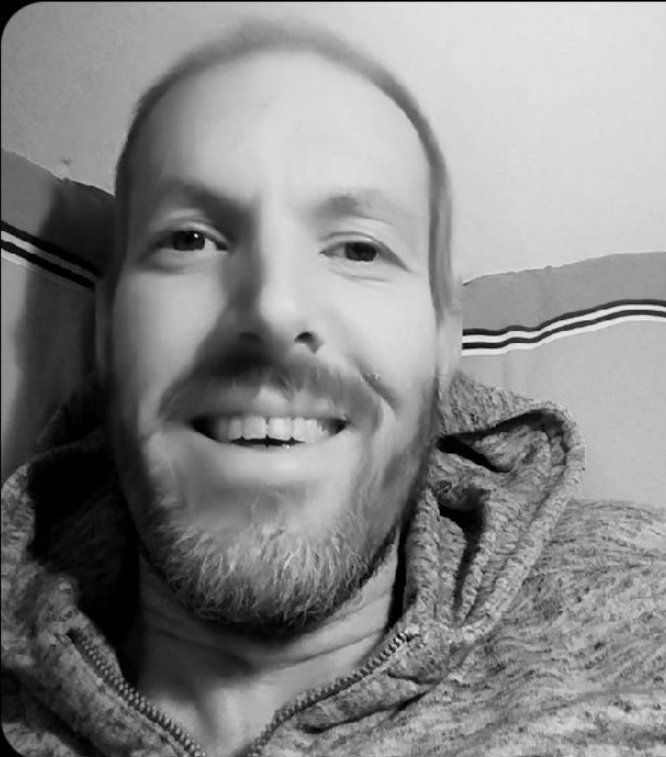 Don't push it, jongen. Niemand is anoniem. Zullen we beginnen met een herkenbare profielfoto? Hier: