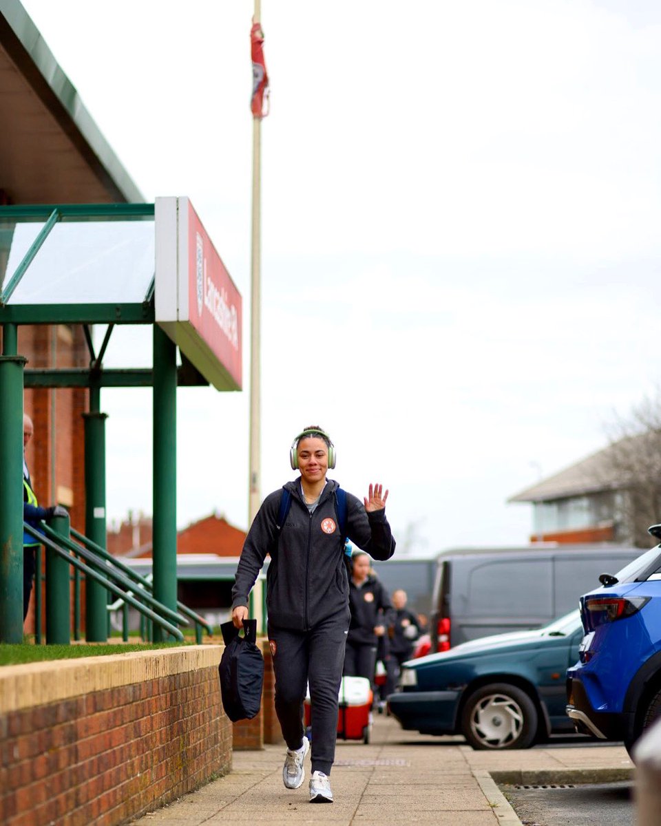 Sunshine and smiles for another #FAWNL Sunday 🌞

Nearly ready to get underway 👊