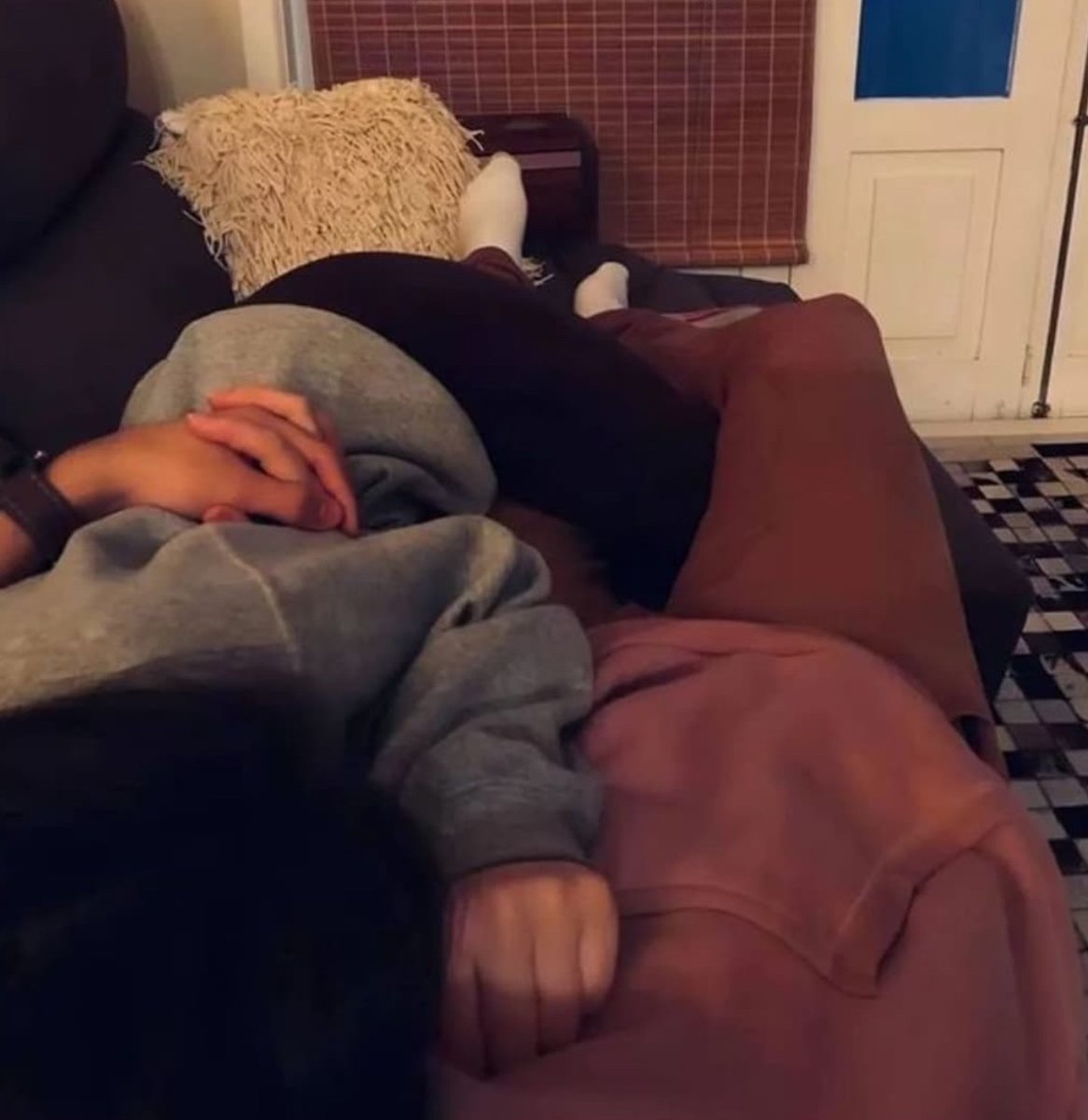 Çok azgınımmm ufaklıkta ayakta iftara dayanamıcam herhaldeee

#milf #fantezi #fetiş #sex #kadınlarmatinesi #olgunkadınlar #kızlar