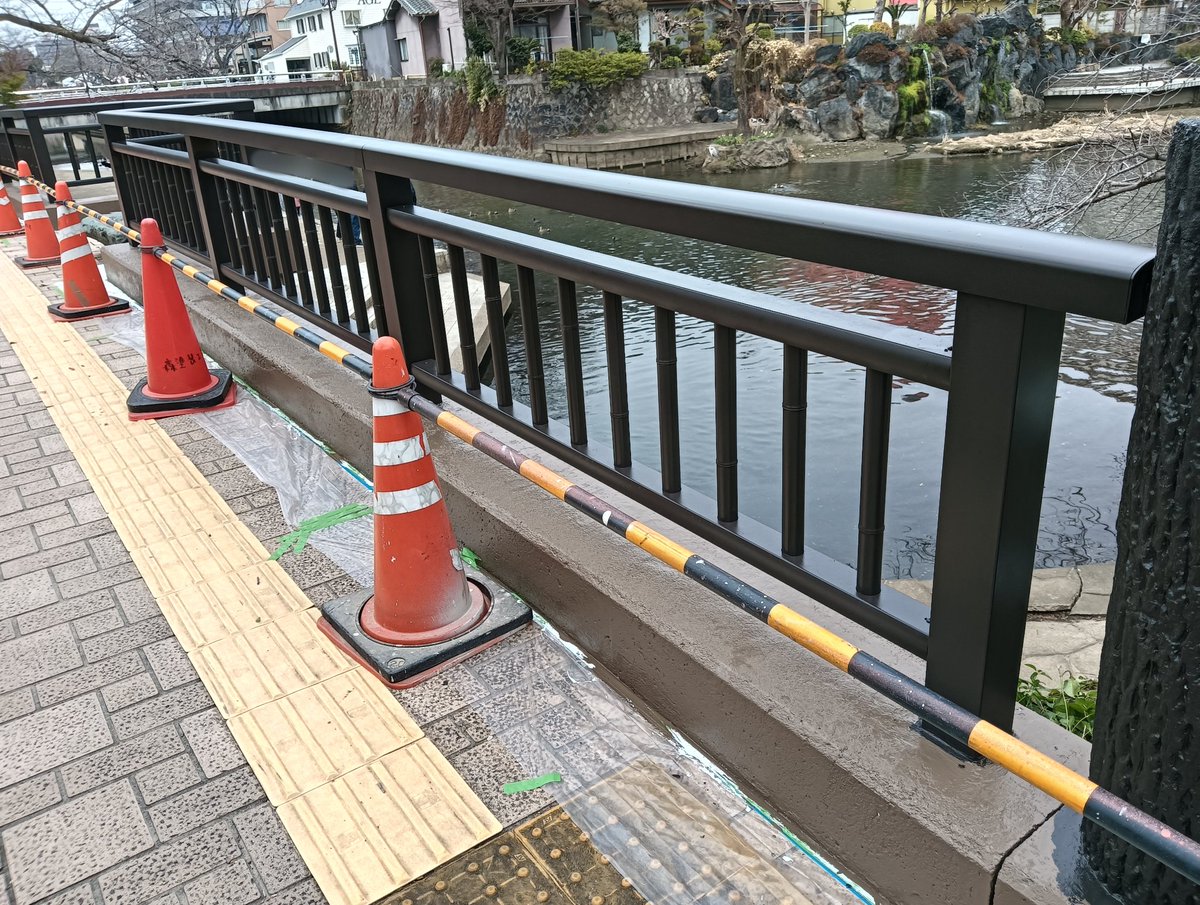 _ogaki_'s tweet photo. 聲の形 いつもの場所で
四季の広場 美登鯉橋
現在
お色直し真っ最中
"ペンキ塗りたて"
作中
水門市モデル
岐阜県大垣市
③
#聲の形 #映画聲の形
#聖地巡礼 #美登鯉橋
#四季の広場 #水門川
#大垣 #大垣市
海外向け
#ASilentVoice
#TheShapeofVoice
#KoeNoKatachi
#Ogaki #Gifu https://t.co/Q04TyGErKk