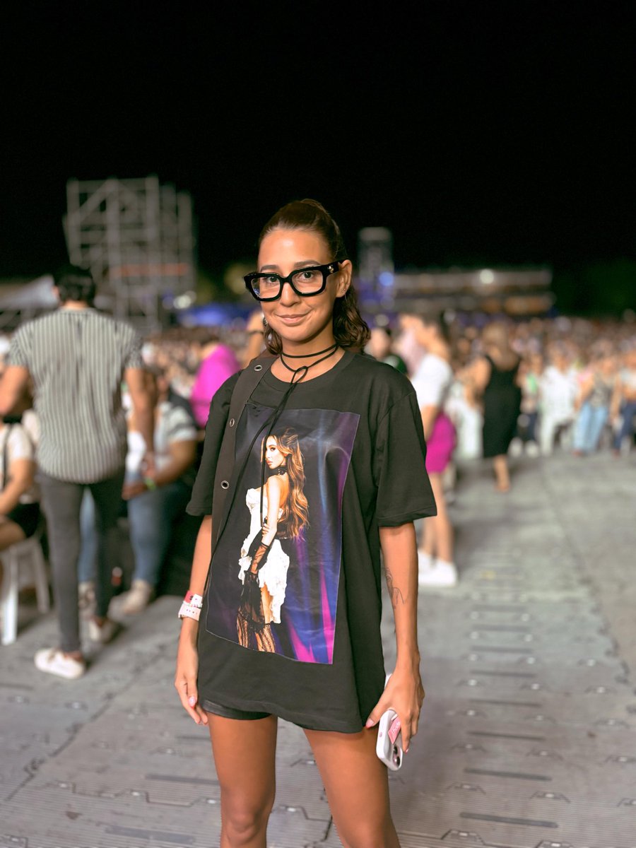 Unicanal's tweet image. ✨¡QUE LUJO! ✨

🤩 Bellas y brillando las fans de Marco Antonio Solís con sus tremendos looks. 

#Unicanal 

#MarcoAntonioSolis #MarSolis #Paraguay #Concierto