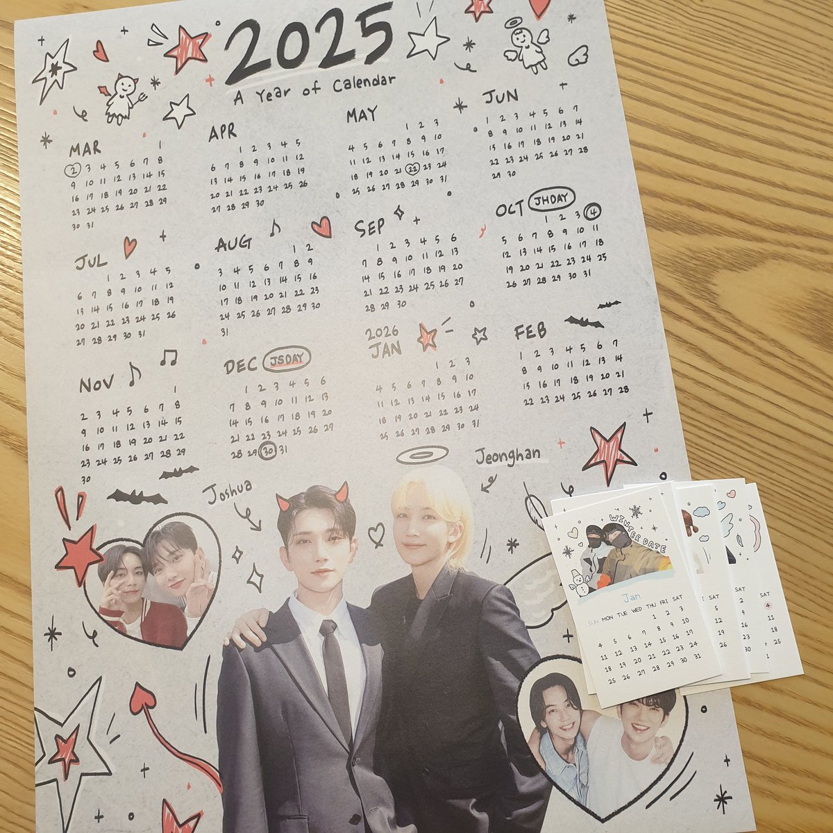 dontbelazyTTT's tweet photo. #L32C
#천국에는이렇게예쁜천사가있구나
#니가천사면내가더예뻐해줬을텐데

2일차도 방문.
쿠키 귀여워서 금고에 넣고 영원히 보관하고 싶어요... 럭드도 월력만 나왔지만 연력도 받고 월력의 홍윤이 아름다워서 대만족 🤩
수고하셨습니다 !! https://t.co/DTYkBNbwYk