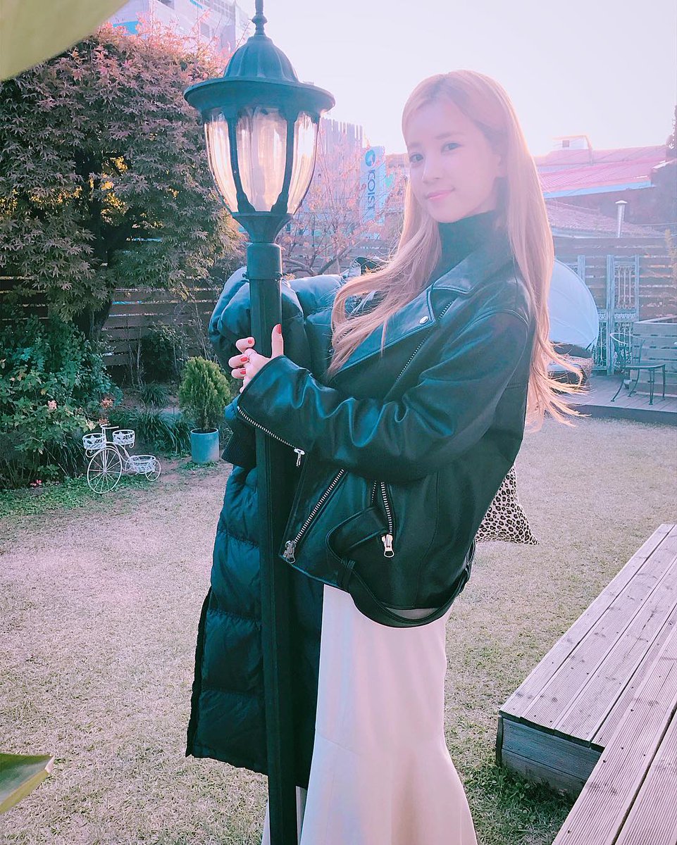 don’t i look tall❔❔❔❔🙈🙈