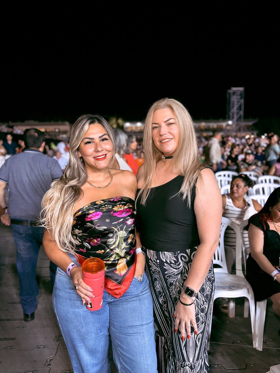 trecepy's tweet image. AIJUEEE 😍🤩

Increíble los looks de las doñas para el show más esperado de Marco Antonio Solís ✨

#Trece #SiempreConectados 
#MarcoAntonioSolís #MarSolís #AyeAlfonso #JorgeCeledon