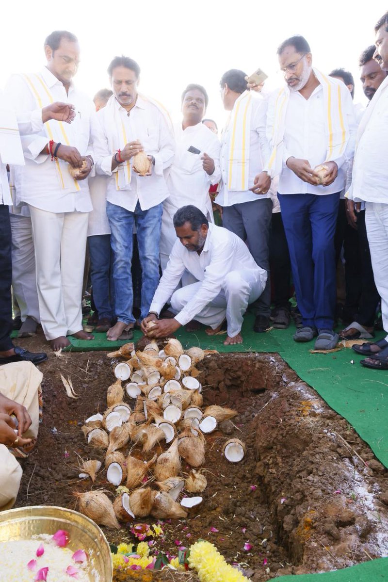 JSPTelangana's tweet image. పిఠాపురం నియోజకవర్గం చిత్రాడలో మార్చి 14న జరిగే జనసేన పార్టీ ఆవిర్భావ సభ నిర్వహణ గురించి కాకినాడలో శ్రీ @mnadendla గారి అధ్యక్షతన నిర్వహించిన సమావేశంలో పాల్గొన్న తెలంగాణ జనసేన పార్టీ నాయకులు.

#JSPTelangana #JSPFormationDay #March14th #JanaSena