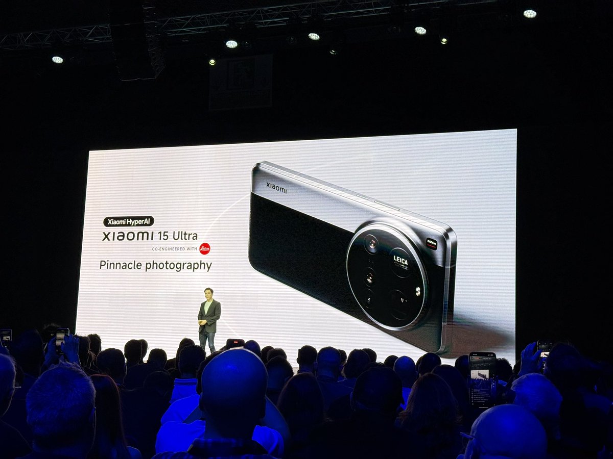 Lo <a href="/Xiaomi/">Xiaomi</a> 15 Ultra in versione Silver Chrome è un richiamo evidente alla Serie M di <a href="/leica_camera/">Leica Camera AG</a> #MWC25