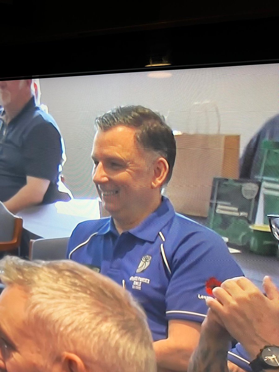 Last 10 mins of last nights efl highlights is worth a watch, if only to see this handsome chap 🤣 <a href="/ArmedForcesOwls/">Armed Forces Owls</a> #swfc