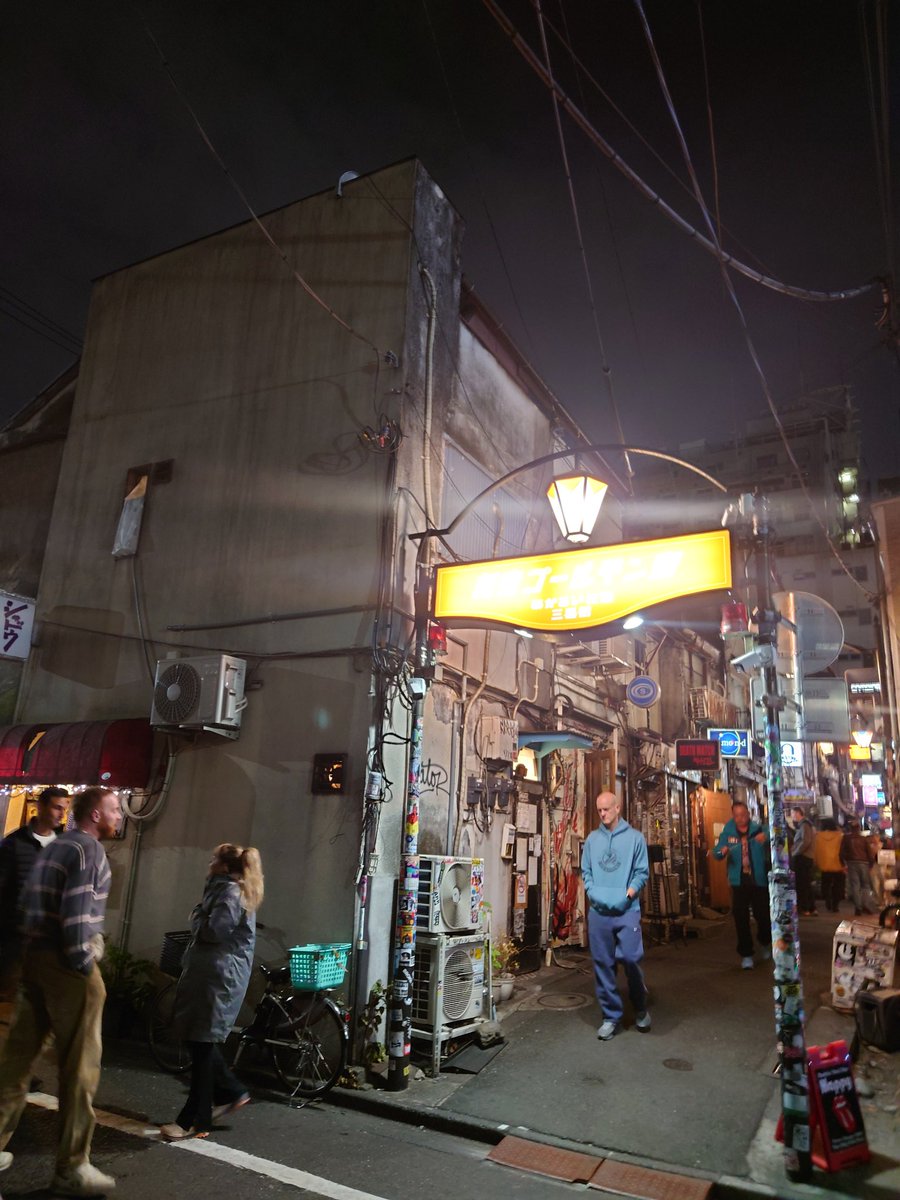 本日2日(日)は23〜朝6時までゴールデン街「シャドゥ」に立ってます

ここ数日連勤させて頂いて久しぶりのお客さまとお会いすることが多くとてもうれしいです…
今日はねねちゃんの研修となってますのでたくさんのお通し作らせてください！お待ちしてます、是非!!