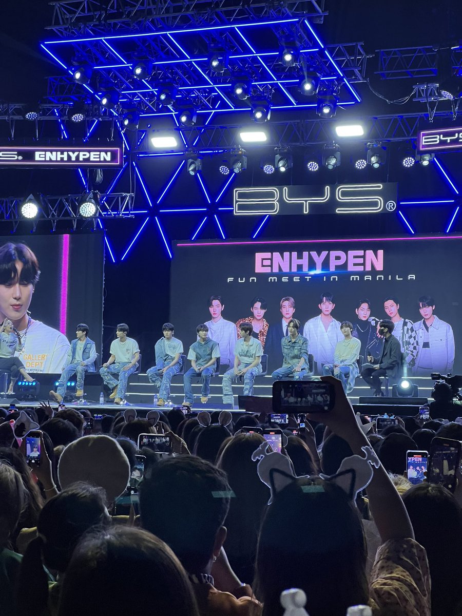 psh00n_'s tweet photo. home is where you are @ENHYPEN_members https://t.co/Y1q1xhdjwU