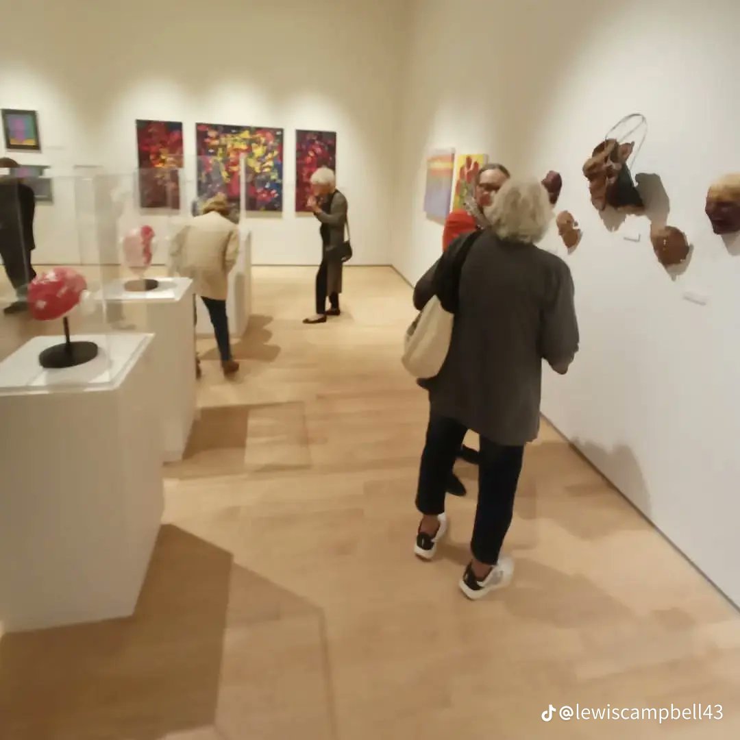 Beautify your space 
#BBMzansi #DiorAW25 #大河べらぼう #artwork #ART_PUT #interiordesign #interiors