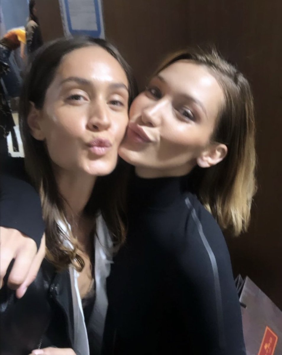 helena e bella hadid

MAMMA MIA LA POTENZA

(come si fa a paragonare questa donna con quelle tre zabette)

#helevier #heleners #grandefratello