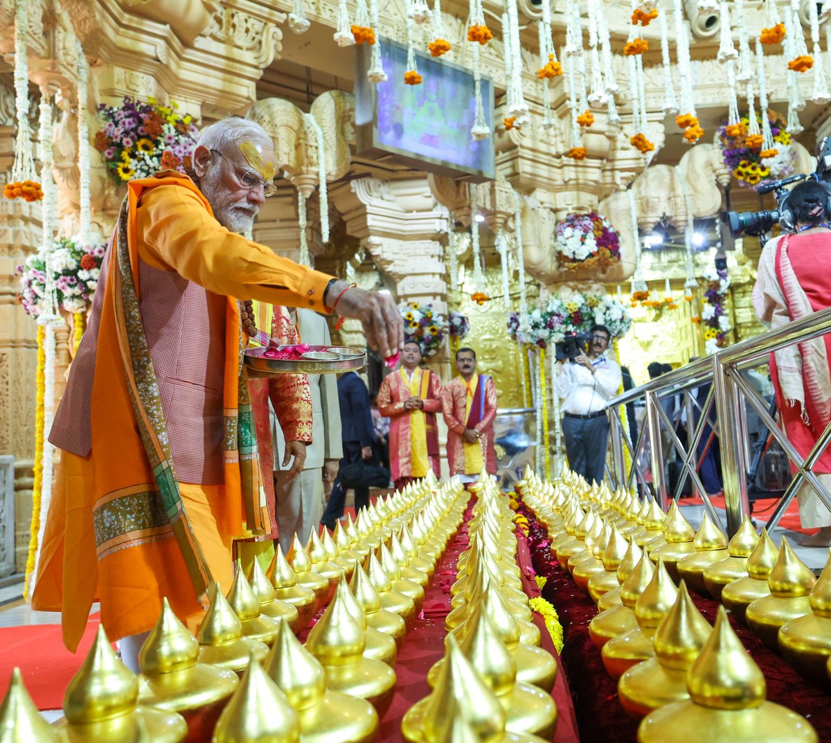 Narendra Modi tweet media