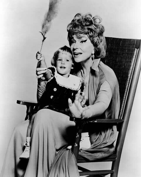 Who was the very first female Host of the Oscars?

My Grandmama, Agnes Moorehead! 

#Oscars #Trivia #Hollywood