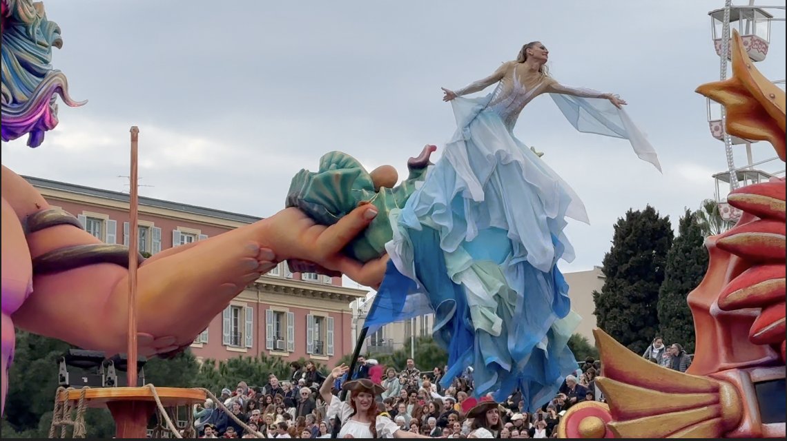 This is Nice Carnival 2025 (France)! Musically coloured with the new single from my album Chansons? Toujours! Enjoy the Youtube video ‘Mon manège à moi’. youtu.be/vYuMXAQuLpw #chansons #Carnaval2025