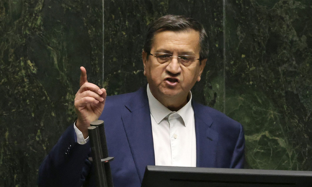 অর্থনৈতিক সংকটের কারণে ইরানে অর্থমন্ত্রী বরখাস্ত