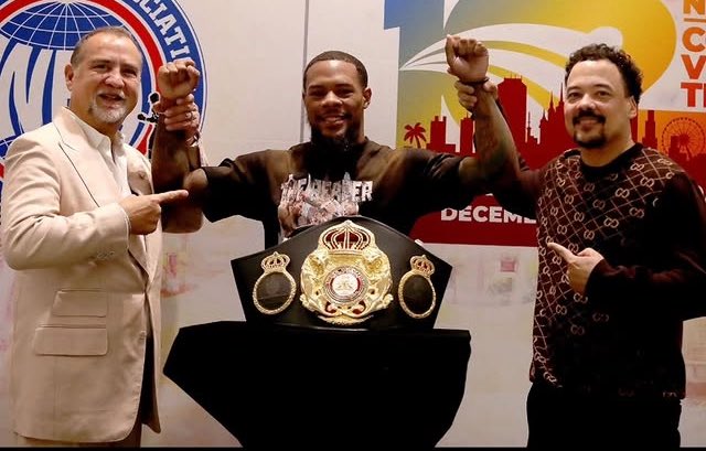 DanRafael1's tweet image. What it should have looked like! And the new!!!! But… FUCKERY!!!!!!!!!! #boxing #TankRoach