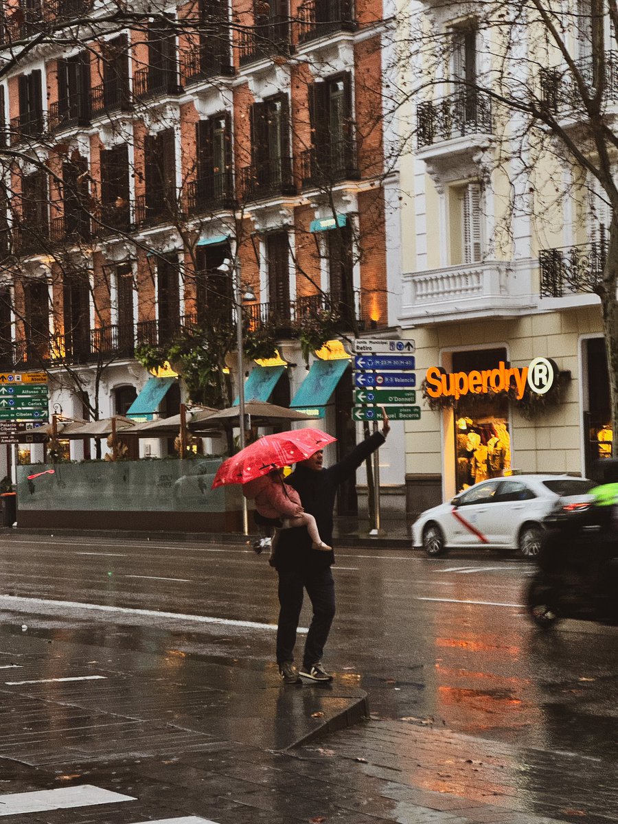 a veces todo se resume en compartir paraguas.