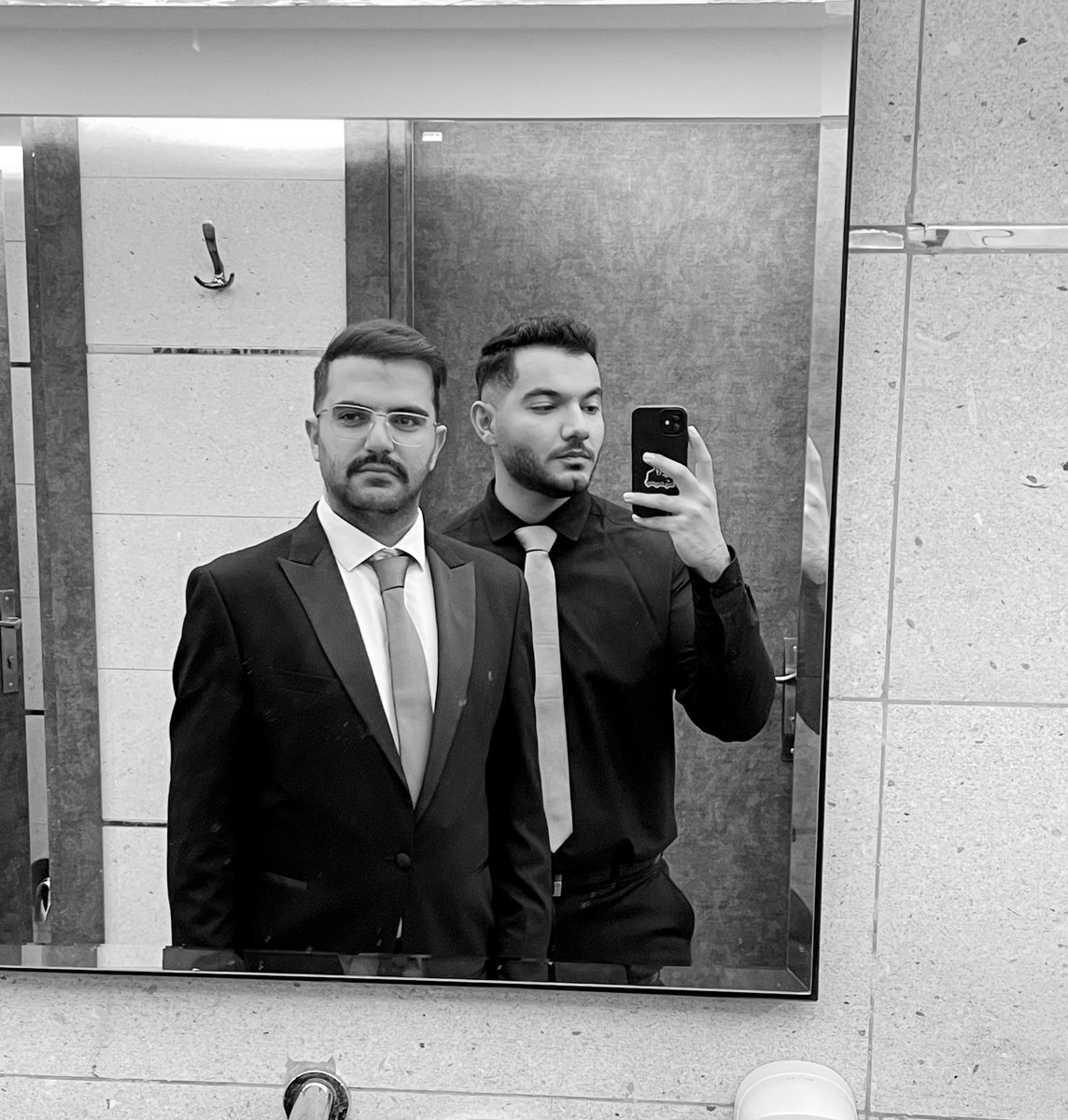 ____KHaLI's tweet photo. هنوز زنده ایم…
در واقع هنوز نمردیم… https://t.co/231dZQKIF3