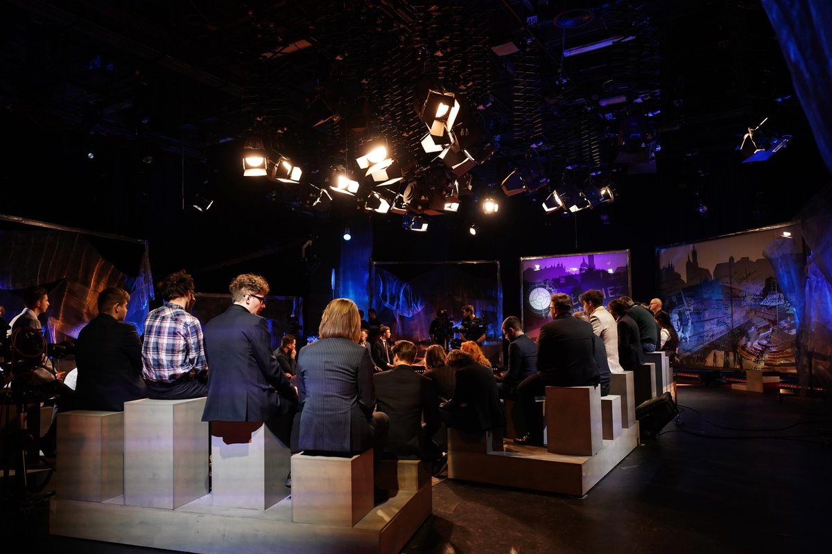 Minister <a href="/KrzysztofPaszyk/">Krzysztof Paszyk</a> w #MłodzieżKontra na antenie <a href="/tvp_info/">tvp.info 🇵🇱</a>: 💬 Udało nam się stworzyć szeroki front ponad podziałami, aby pomóc małym przedsiębiorcom. Ja często podkreślam, że Polska nie przeszłaby „suchą” nogą przez kryzys, gdyby nie odporność gospodarki zbudowana przez