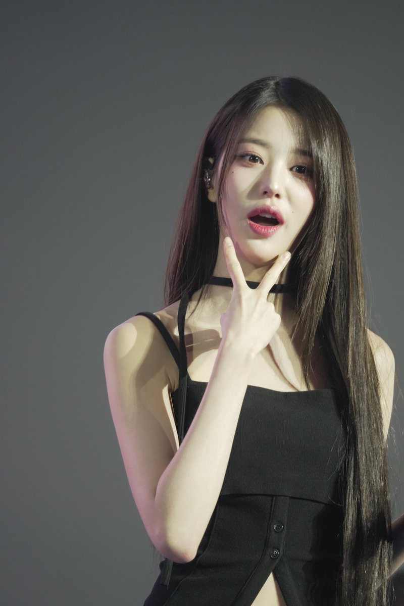 Madlon0901's tweet image. 놀라는 과정. #아이브 #IVE #장원영 #원영 #JANGWONYOUNG #WONYOUNG