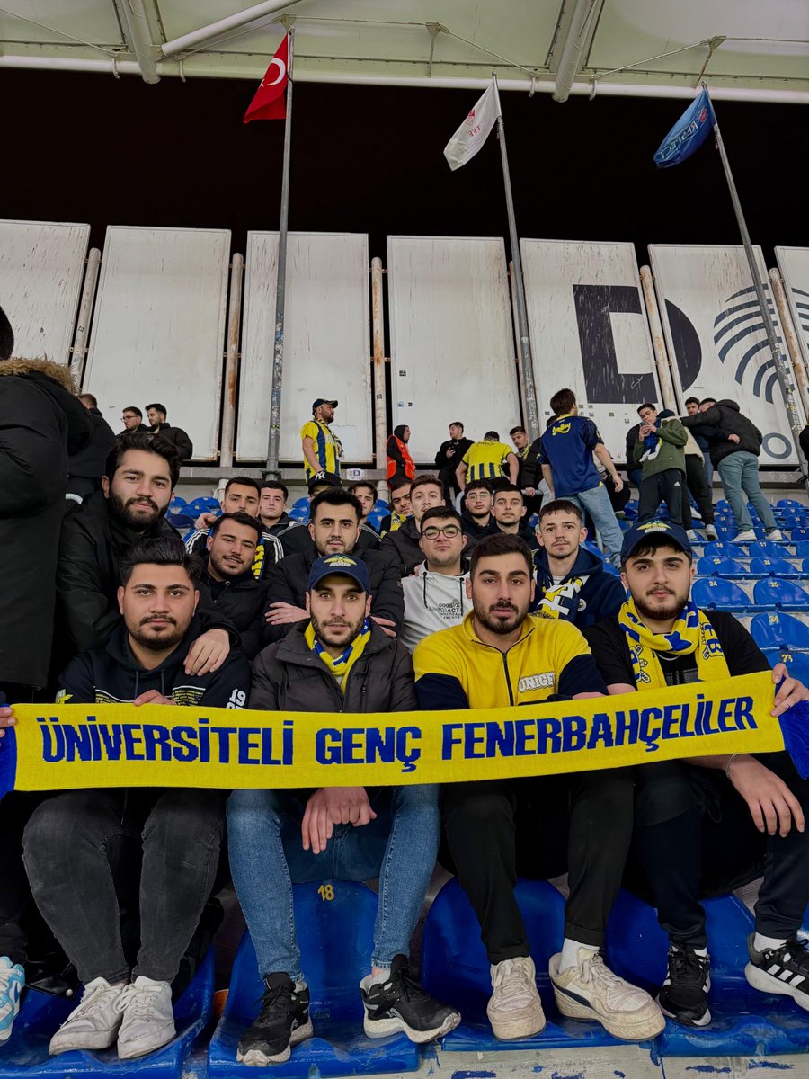BERABER YÜRÜDÜK BİZ BU YOLLARDA!!
Fenerbahçe’mizi antalyaspor karşısında yalnız bırakmadık.

#UNIGFB