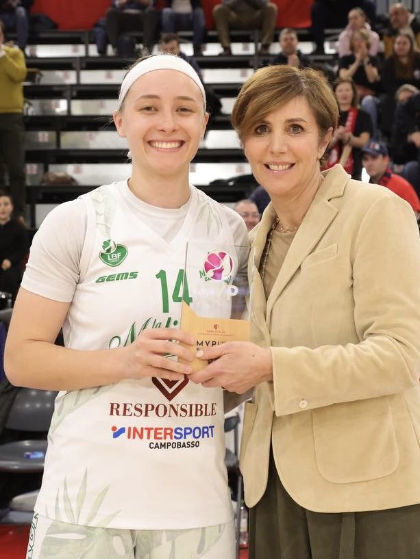 Prima della sfida tra Campobasso e Geas ⛹️‍♀️ Sara Scalia ha ricevuto il premio di MVP del mese di gennaio della Techfind Serie A1 powered by Techfind 🏆

#LBFLIVE