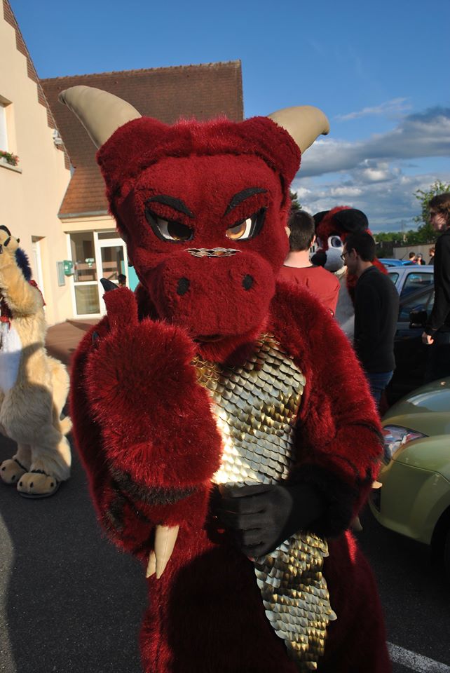 Faites vos mignon et montrez vos meilleur "middle finger" en fursuit &lt;3