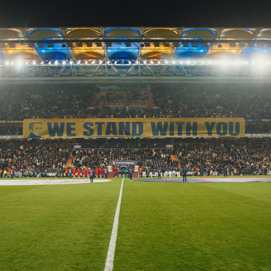 Sosyal medyada güçlü olmak zorundayız. 💛💙🧿

Fenerbahçemizin galibiyeti şerefine tüm Fenerbahçelileri bu postun altında like ment ve rt atarak takipleşmeye davet ediyorum. 💛💙

Beni takip edenlere dönüş sağlayacağım ben de .