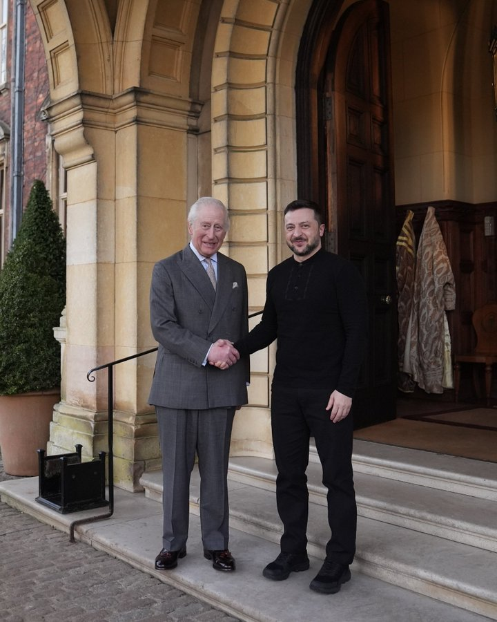 AngloAlliance's tweet photo. The @RoyalFamily received @ZelenskyyUa today
at Sandringham House https://t.co/KAjXYJMw8w